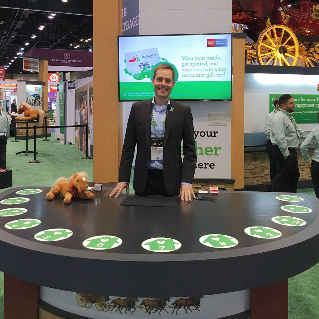 Trade show magician Joe Skilton working for Wells Fargo