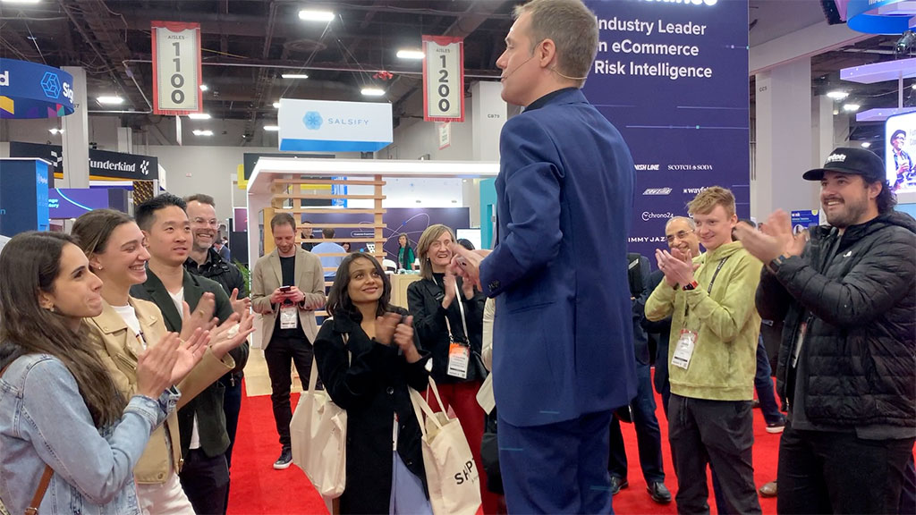 Joe's trade show magic gets applause at the GBTA conference at the Dallas Convention Center.
