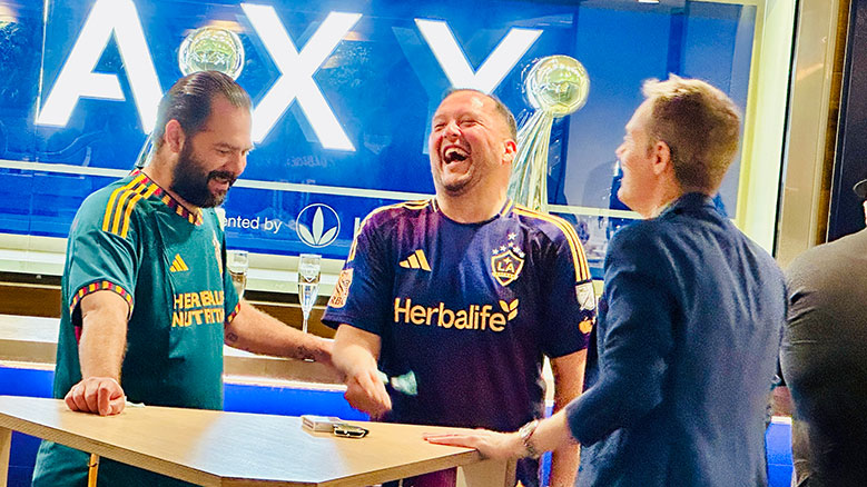 LA Galaxy fans laugh in amazement with mentalist Joe Skilton