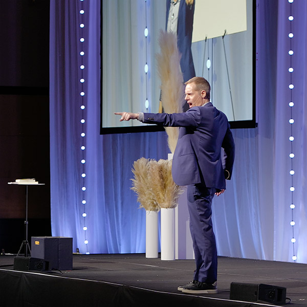 Mentalist Joe Skilton on stage at the Ray Dolby Ballroom.